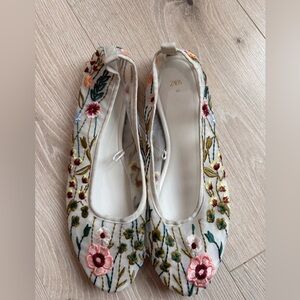 Zara Multicolor Floral Embroidered Flats- 40